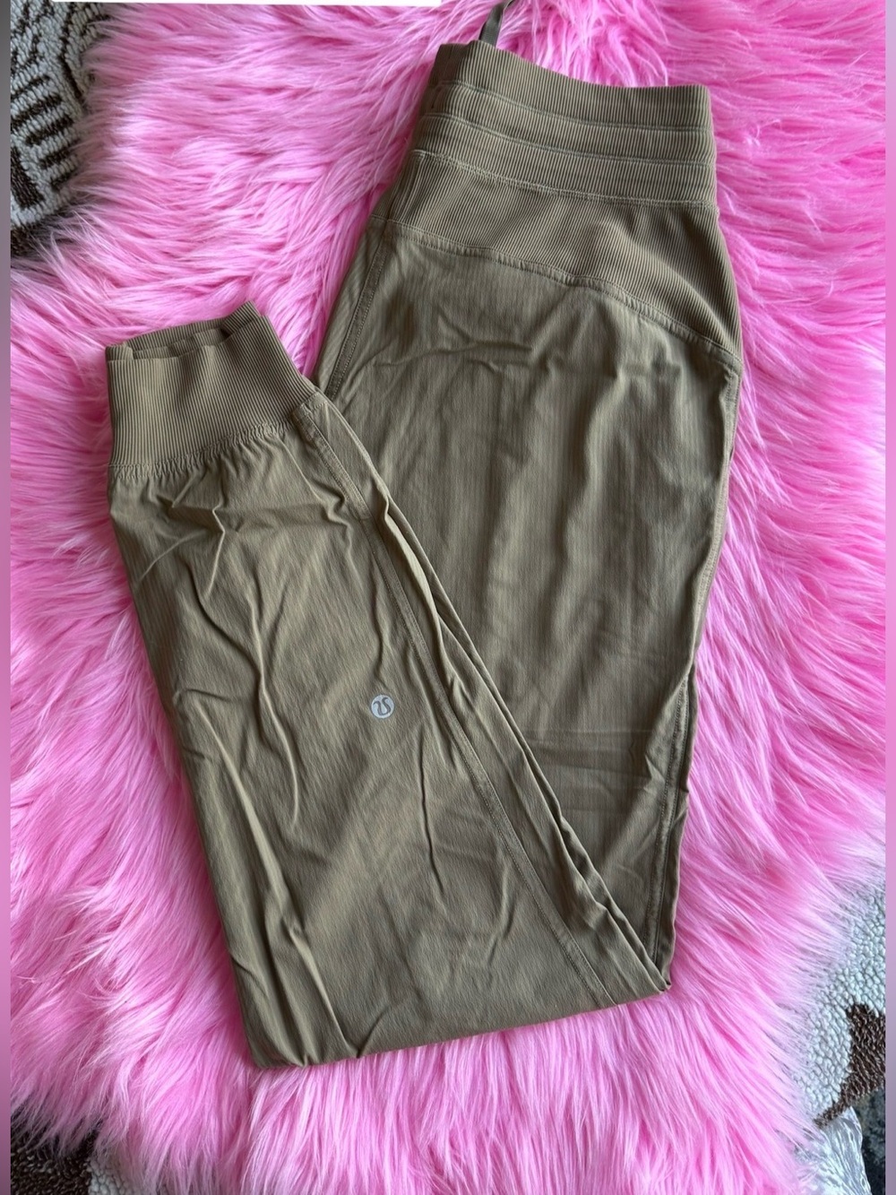 Size 4 dance studio joggers
28" sheer oak like new